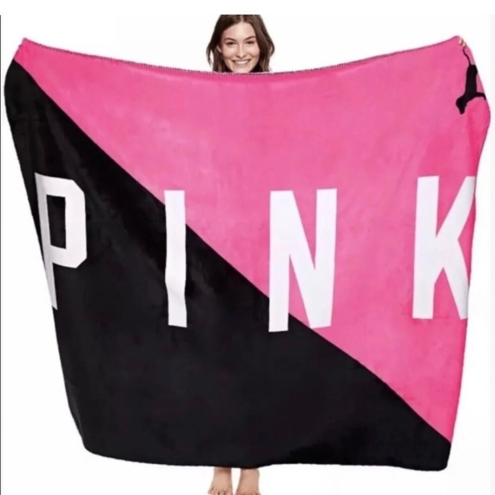 ••SOLD••VS PINK Sherpa Blanket NIP